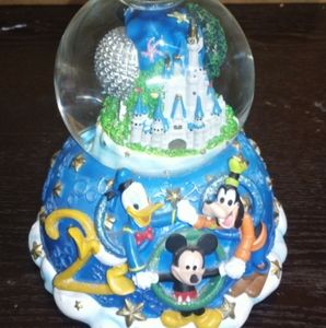 Disney World 2000 Celebration Snowglobe